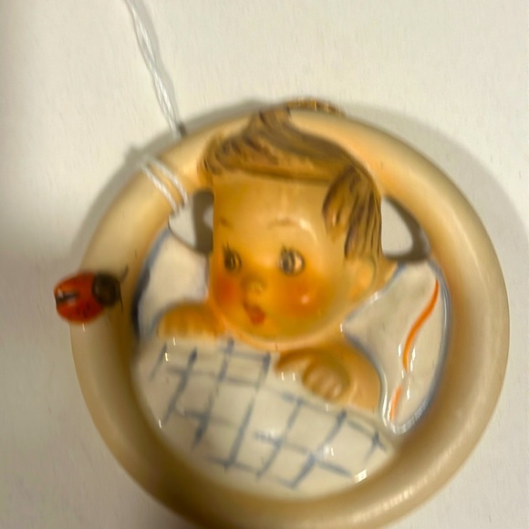 Hummel porcelain Surprised Baby With Ladybug 3" #137 Western Germany - Picture 1 of 3